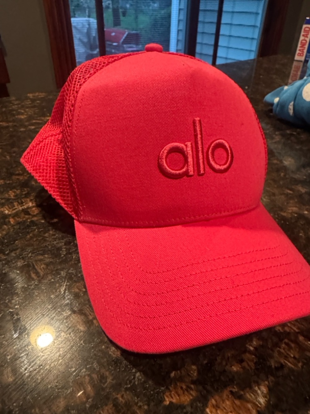 Alo Embroidered Mesh Trucker Hat - Bright Pink
brand new and excellent condition